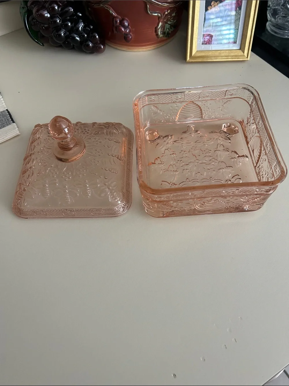 Vtg Indiana Glass Pink Pressed Glass Covered Dish with Bee and Hive Motif
